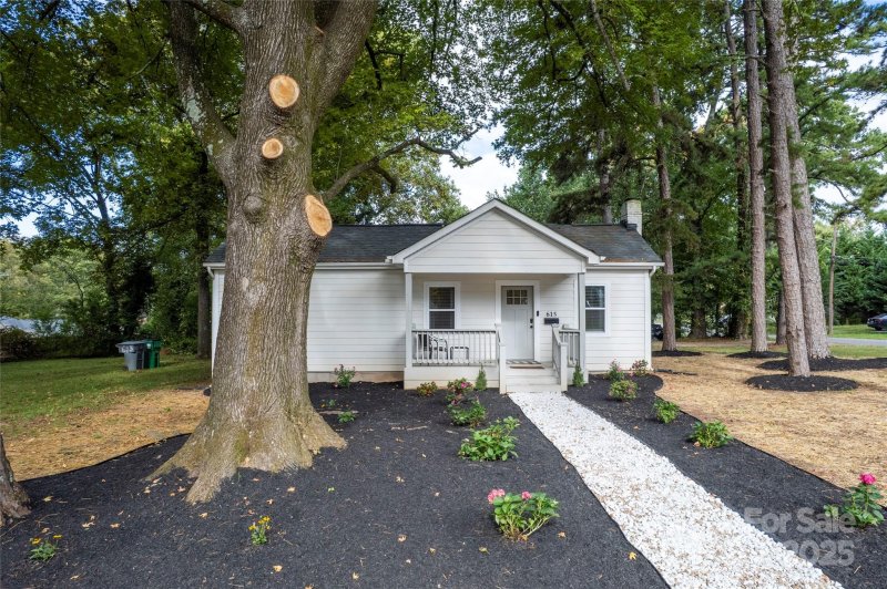 Property image 2 of 615 Ligustrum Street in Homewood, Charlotte, NC 28206
