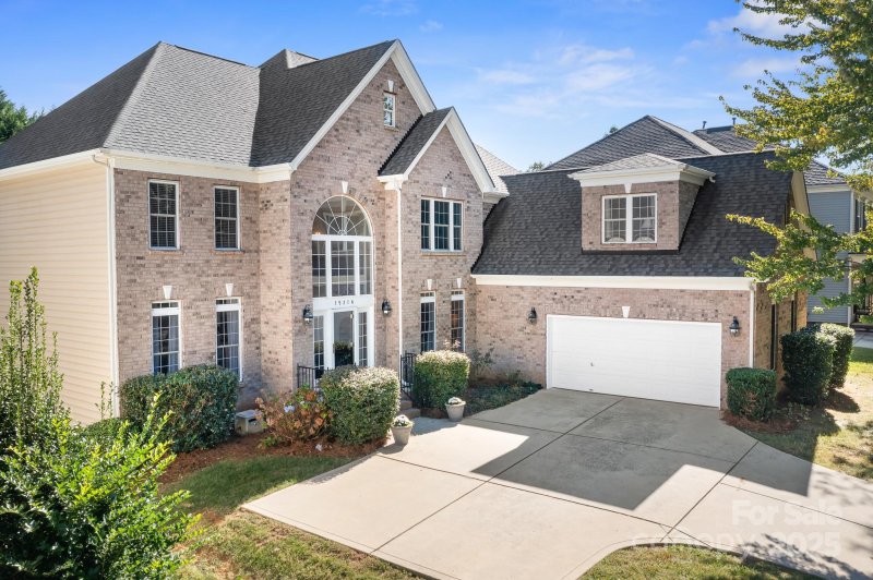 Property image 2 at 15316 Elham Lane, Huntersville, NC 28078