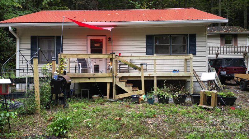 Property image 2 of 739 Holiday Drive in Blue Ridge Estates, Hendersonville, NC 28739