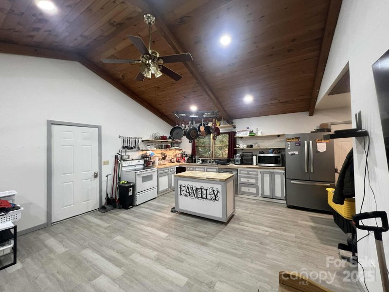 Property image 3 of 739 Holiday Drive in Blue Ridge Estates, Hendersonville, NC 28739