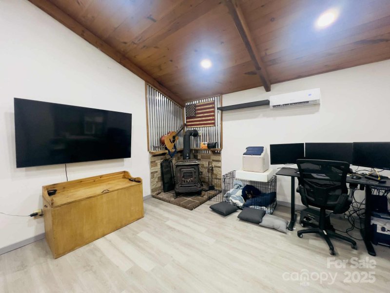 Property image 5 of 739 Holiday Drive in Blue Ridge Estates, Hendersonville, NC 28739