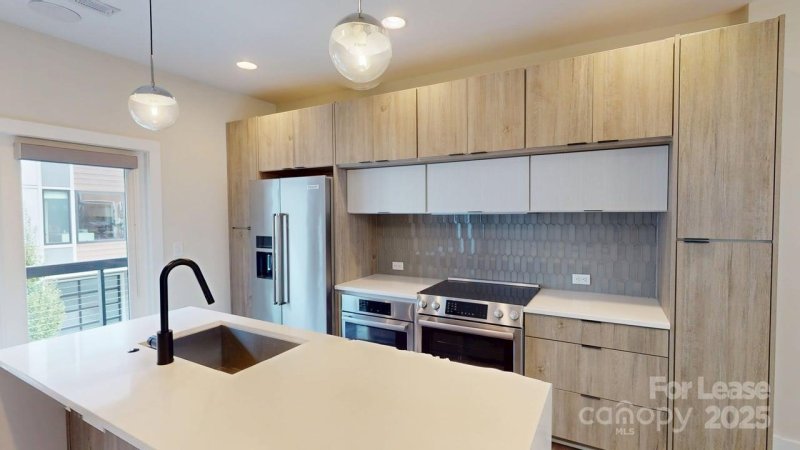 Property image 5 of 1211 Minter Place in Altura Southend, Charlotte, NC 28203