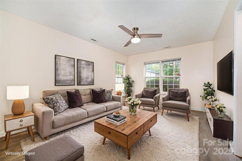 Property image 2 of 1026 Beaugard Drive in Glenwood Arms Condo, Charlotte, NC 28208
