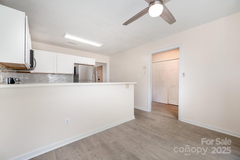 Property image 5 of 1026 Beaugard Drive in Glenwood Arms Condo, Charlotte, NC 28208