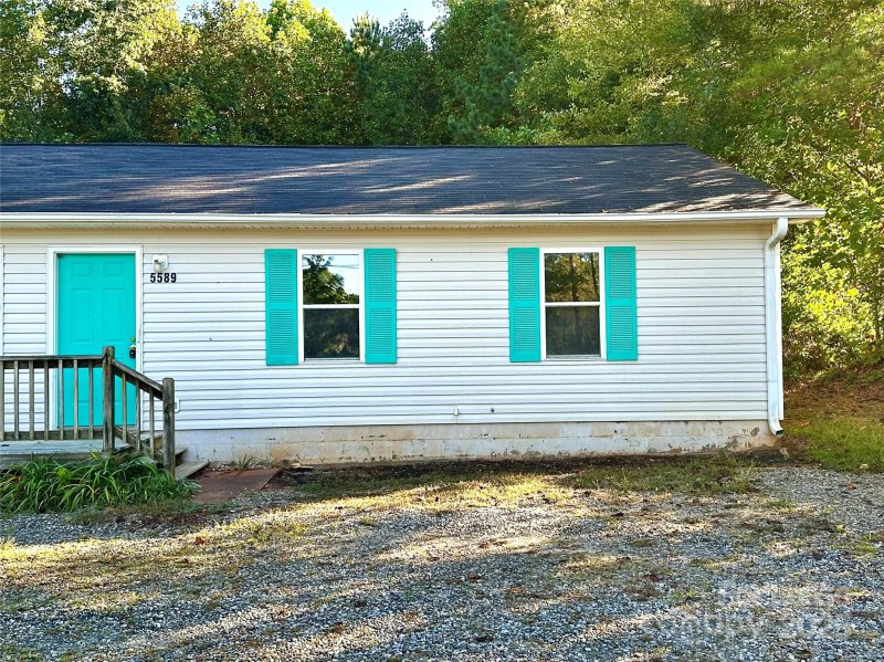 Property image 2 of 5589 Wrenn Drive in Wrenns Estate, Denver, NC 28037