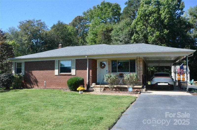 Belle Meade, Hickory Community