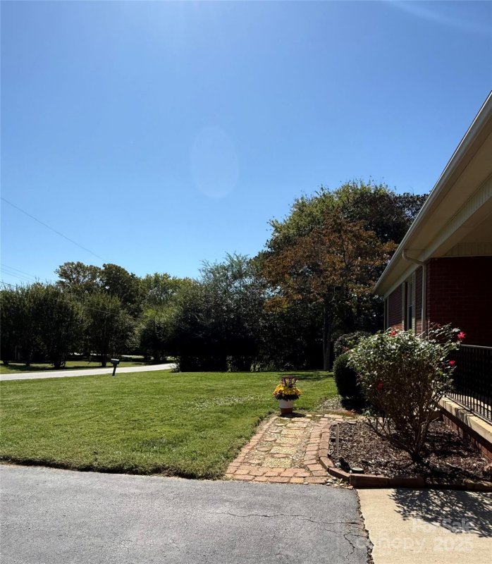 Property image 5 of 2841 20th Street in Belle Meade, Hickory, NC 28601