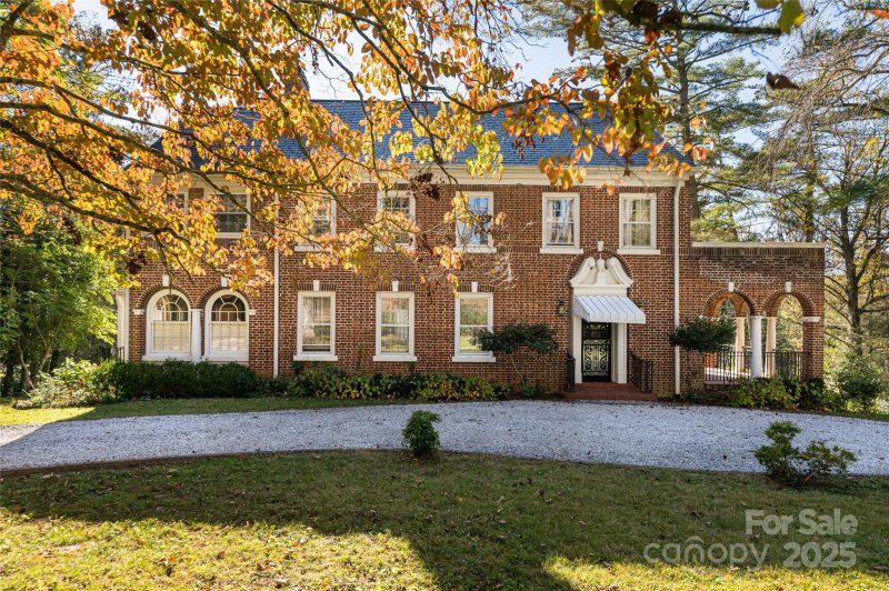 Property image 3 of 325 Vanderbilt Road in Biltmore Forest, Asheville, NC 28803