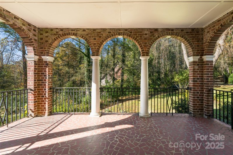 Property image 5 of 325 Vanderbilt Road in Biltmore Forest, Asheville, NC 28803