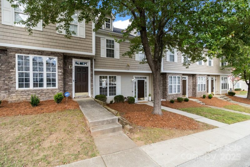 Property image 3 of 563 Goldstaff Lane in Kings Creek, Charlotte, NC 28273