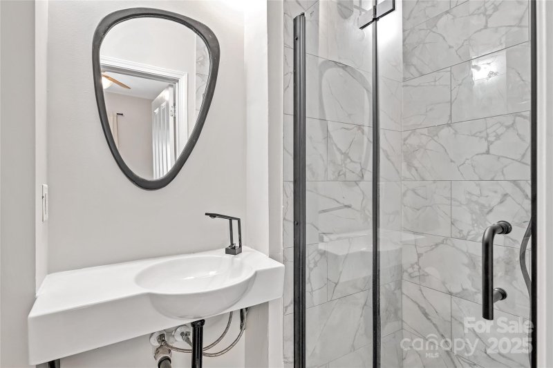 Property image 5 of 1425 Camden Road in South End, Charlotte, NC 28203