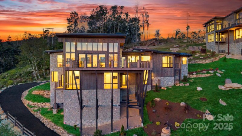 Eagles Nest, Banner Elk Community