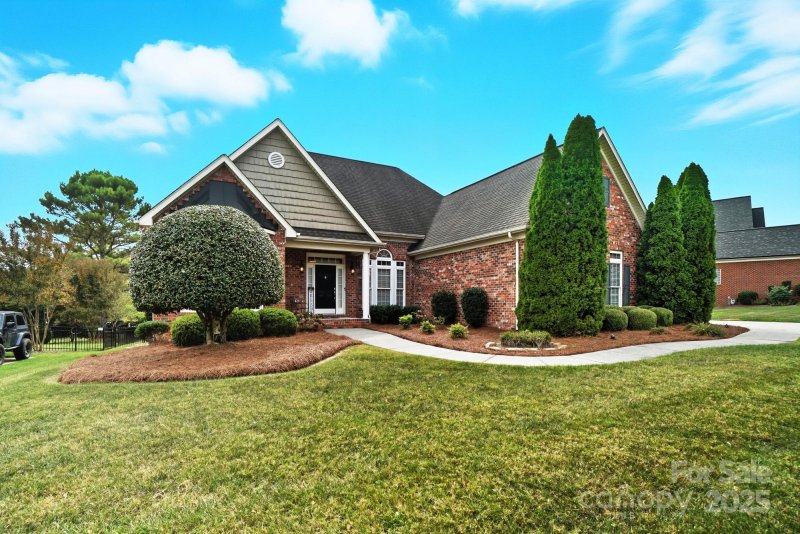 Property image 2 of 7935 Grimsby Circle in Fenton Dell, Harrisburg, NC 28075