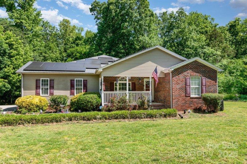 Property image 2 of 425 Autumn Drive in Harrisburg Park, Harrisburg, NC 28075