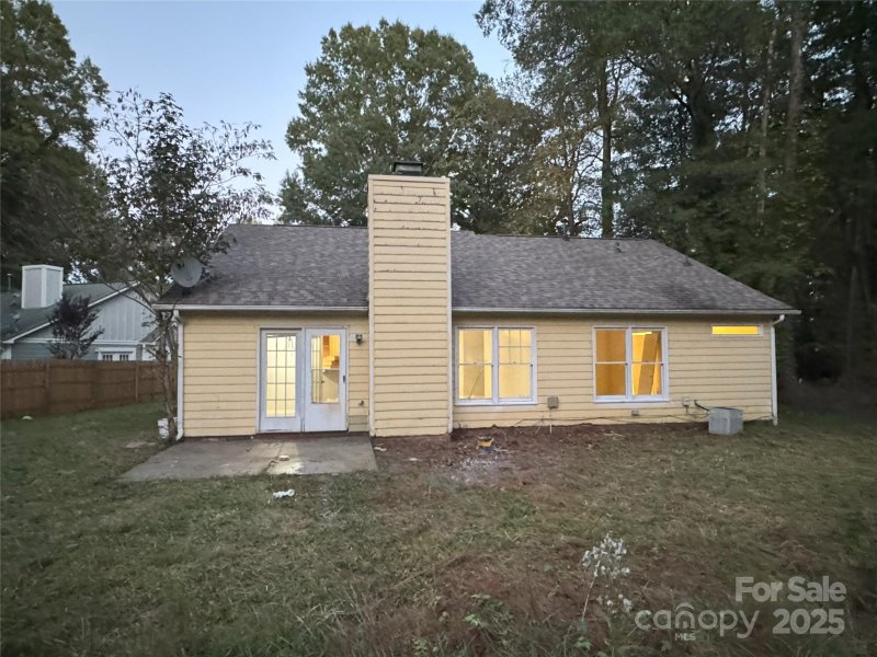 Property image 2 of 7541 Crestside Lane in Sherbrook, Charlotte, NC 28227