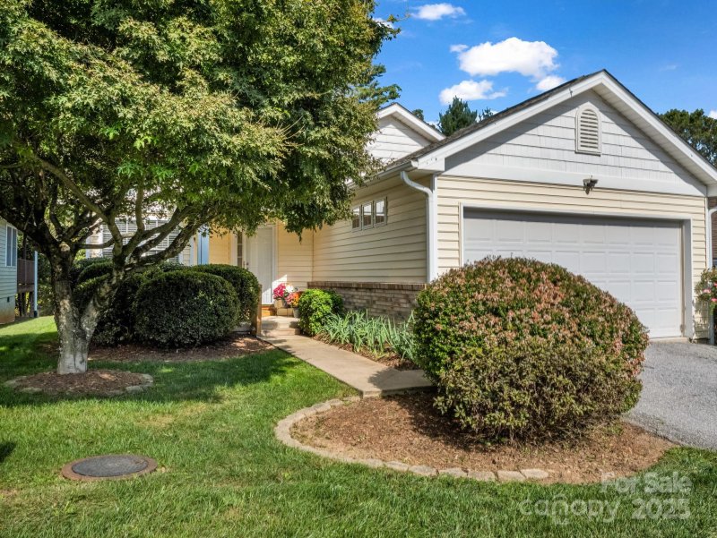 Property image 4 of 110 Creeks End Circle in Glens Of Aberdeen, Mills River, NC 28759