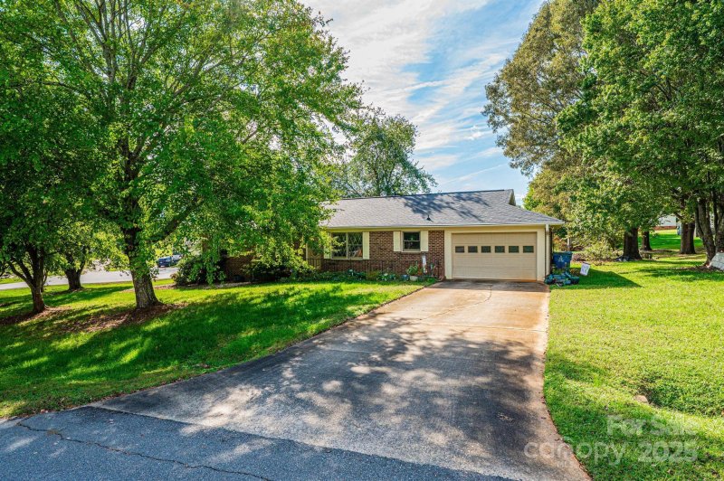 Forest Ridge, Hickory Community