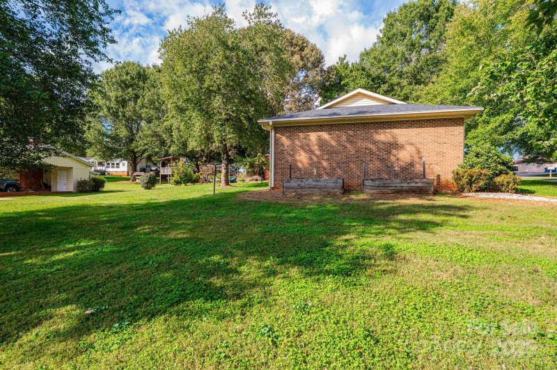 Property image 3 of 1757 Hamilton Street in Forest Ridge, Hickory, NC 28602