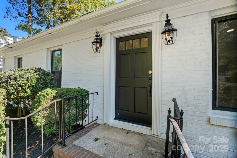 Property image 4 of 7108 Ludwig Drive in Hampshire Hills, Charlotte, NC 28215