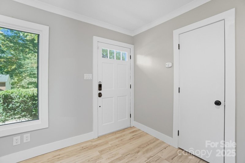 Property image 5 of 7108 Ludwig Drive in Hampshire Hills, Charlotte, NC 28215