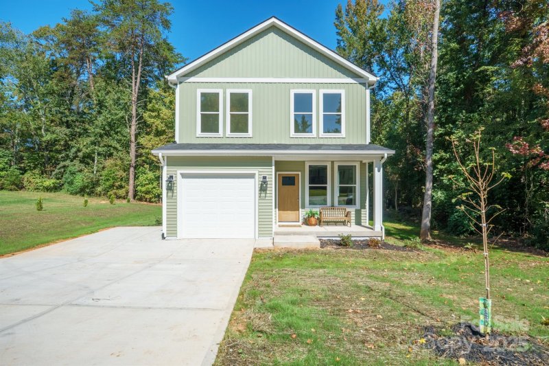 Property image 2 of 7589 Katherine Drive in Lakehaven Estates, Denver, NC 28037