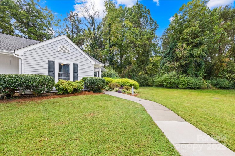 Property image 2 of 1533 Hunt Club Court in Hunt Club, Rock Hill, SC 29732