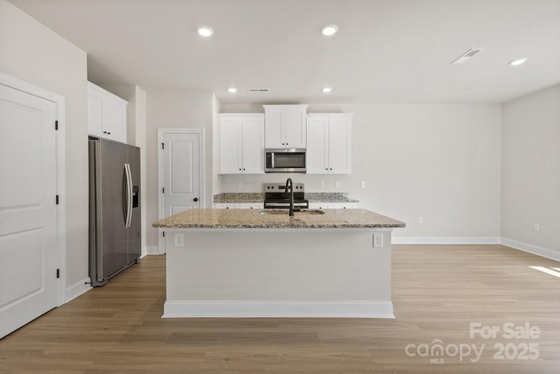 Property image 4 of 7318 Jerimoth Drive in Ascot Woods, Charlotte, NC 28215