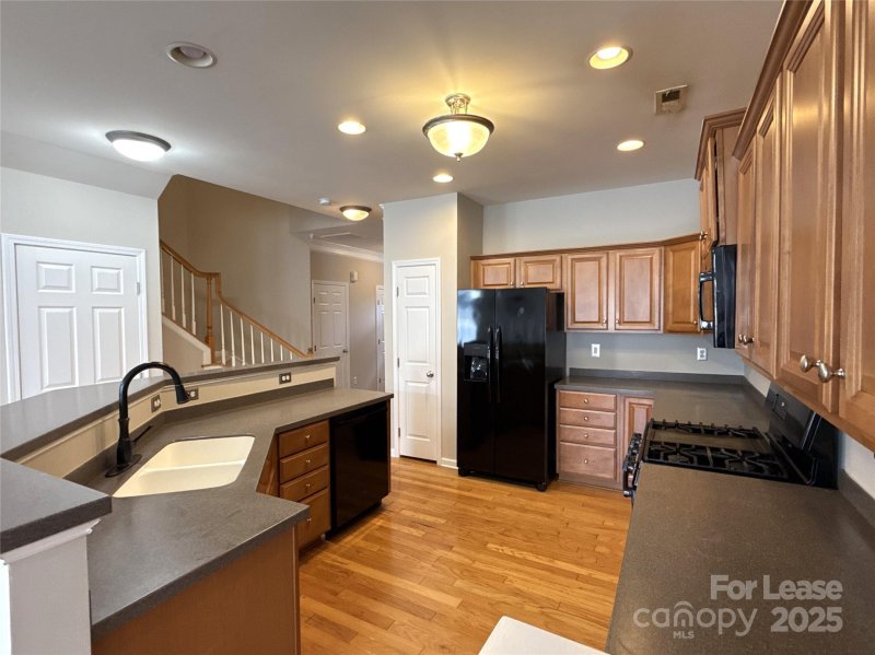 Property image 4 of 8130 Bridgegate Drive in Gilead Ridge, Huntersville, NC 28078