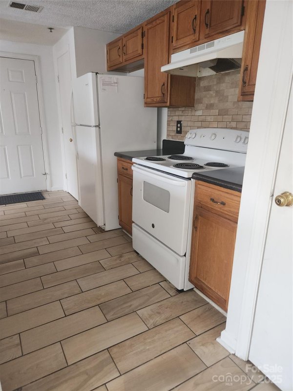 Property image 4 of 1614 H Arlyn Circle in Colville II, Charlotte, NC 28213