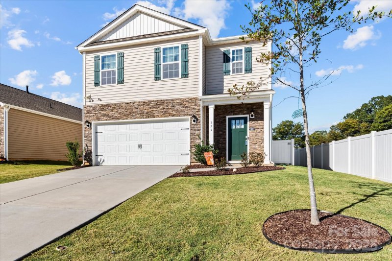 Property image 2 of 121 Apple Orchard Court in Wallace Springs, Statesville, NC 28677