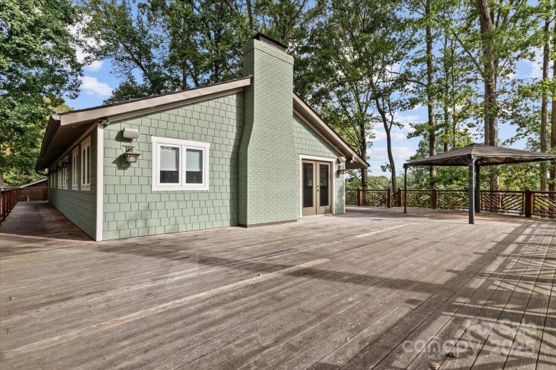 Property image 3 of 258 Crystal Circle in Crystal Bay, Mooresville, NC 28117