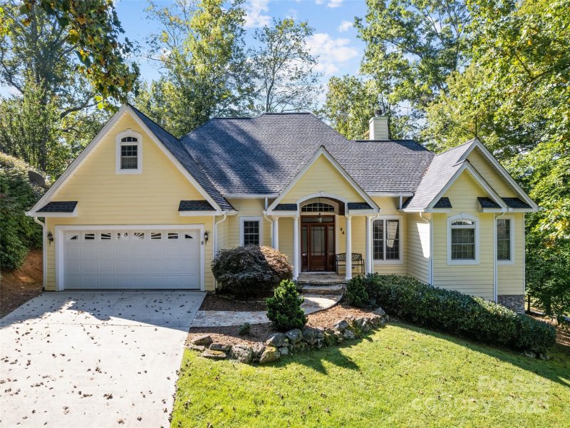 Property image 2 of 34 Bowden Lane in Grimball Park, Waynesville, NC 28786