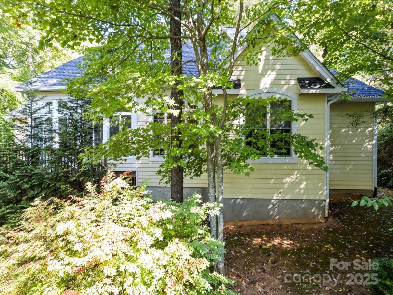 Property image 5 of 34 Bowden Lane in Grimball Park, Waynesville, NC 28786