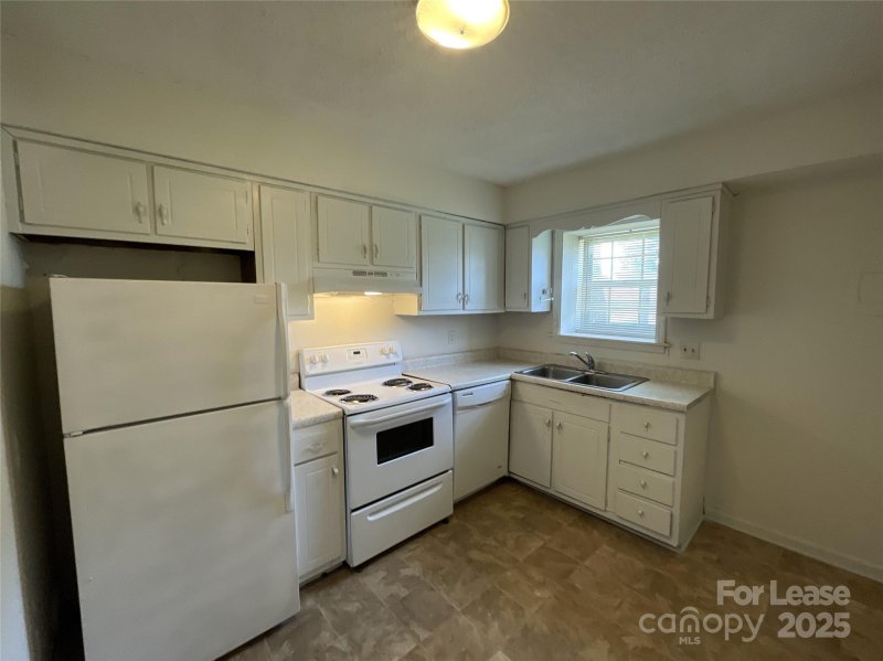 Property image 5 at 5805 Hunting Ridge Lane, Charlotte, NC 28212