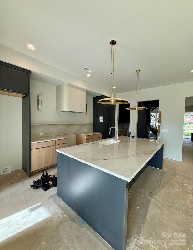 Property image 3 at 1015 Ambassador Street, Charlotte, NC 28208