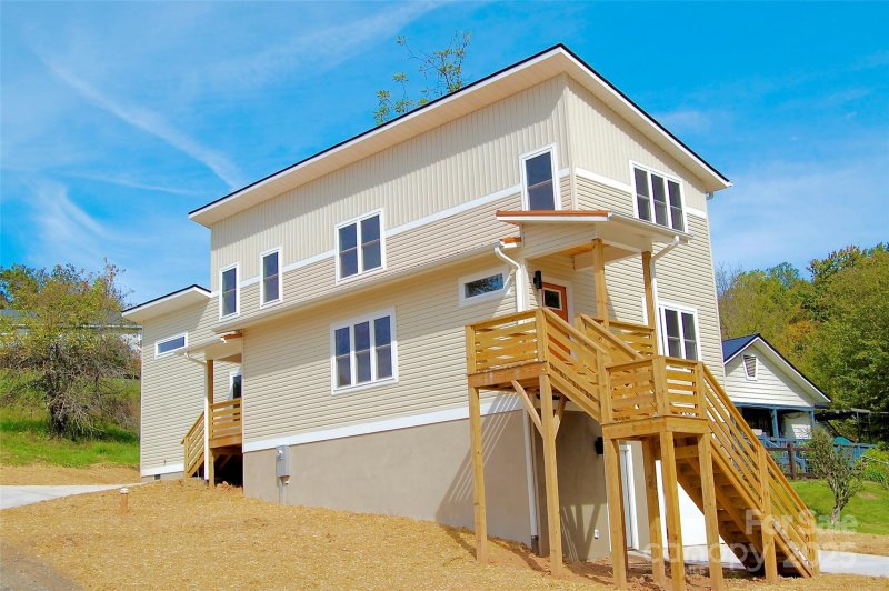 Matalyn Ridge, Mars Hill Community