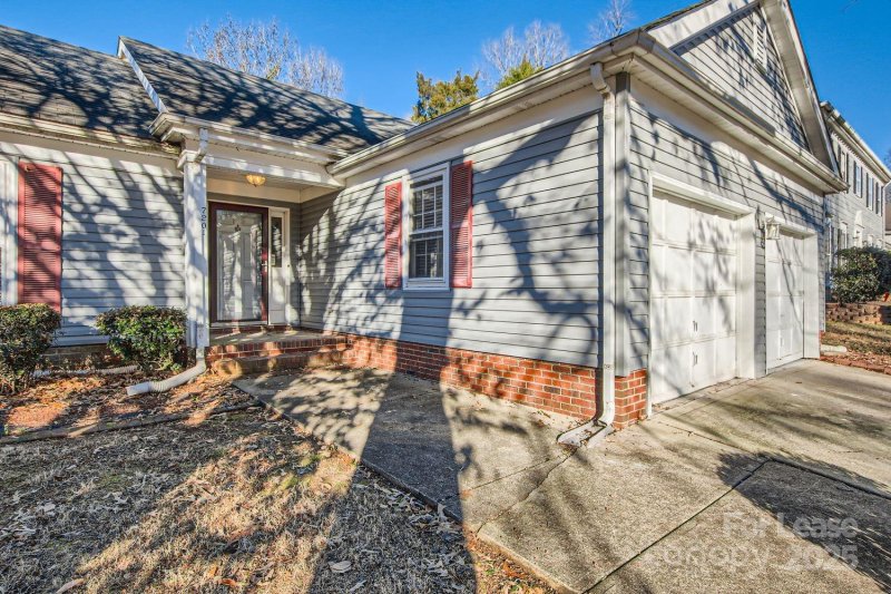 Property image 2 of 7201 Canyon Drive in Sugar Springs, Charlotte, NC 28262