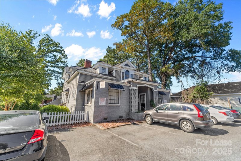 Property image 3 of 701 Louise Avenue in Elizabeth, Charlotte, NC 28204