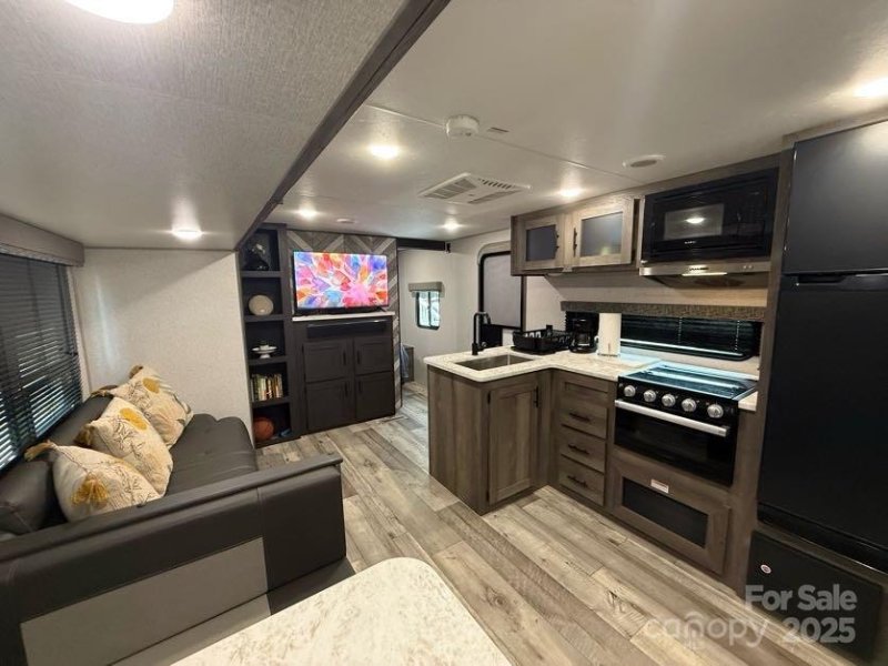 Property image 3 of 122 Oak Street in Badin Shores Resort, New London, NC 28127