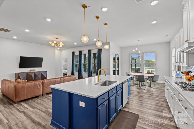 Property image 4 of 9306 Dufaux Drive in The Meridians, Charlotte, NC 28278