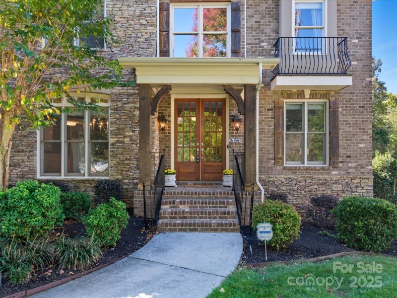 Property image 2 of 1007 Westbury Drive in Brookhaven, Matthews, NC 28104