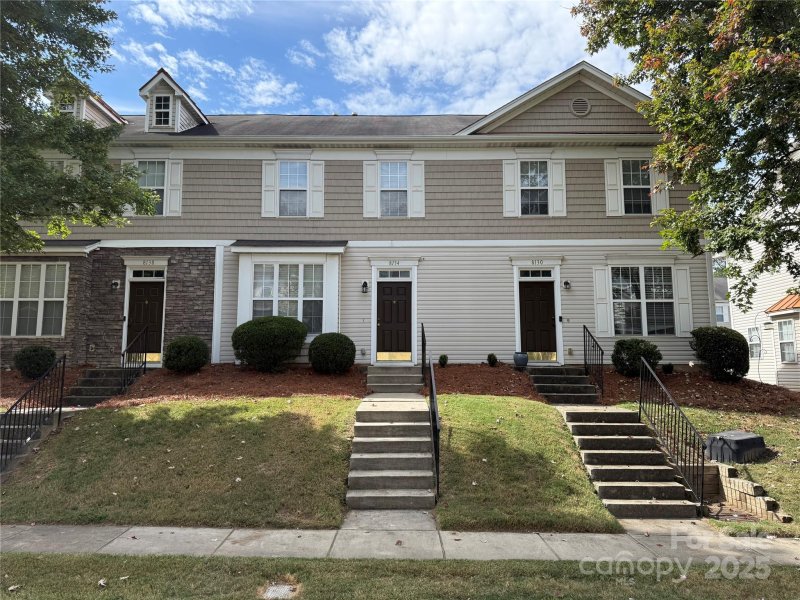 Property image 2 of 8134 Kings Creek Drive in Kings Creek, Charlotte, NC 28273