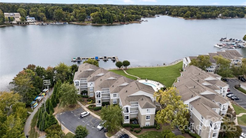 Property image 4 of 1331 Torrence Circle in Davidson Landing, Davidson, NC 28031