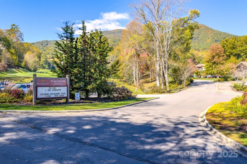 Property image 5 of 605 Country Club Drive in Maggie Valley Country Club Est, Maggie Valley, NC 28751