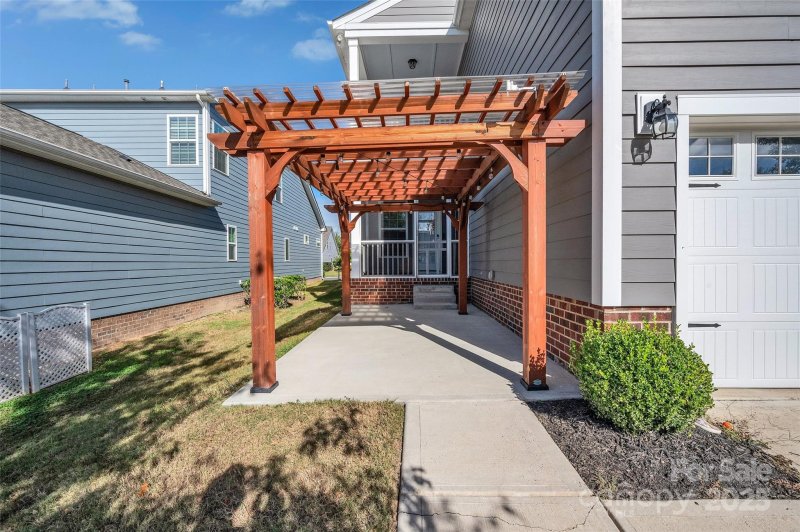 Property image 4 of 6130 Cloverdale Drive in Cameron Creek, Tega Cay, SC 29708