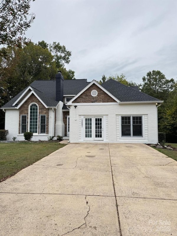 Greycrest, Charlotte Community