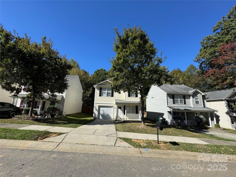 Henderson Oaks, Charlotte Community