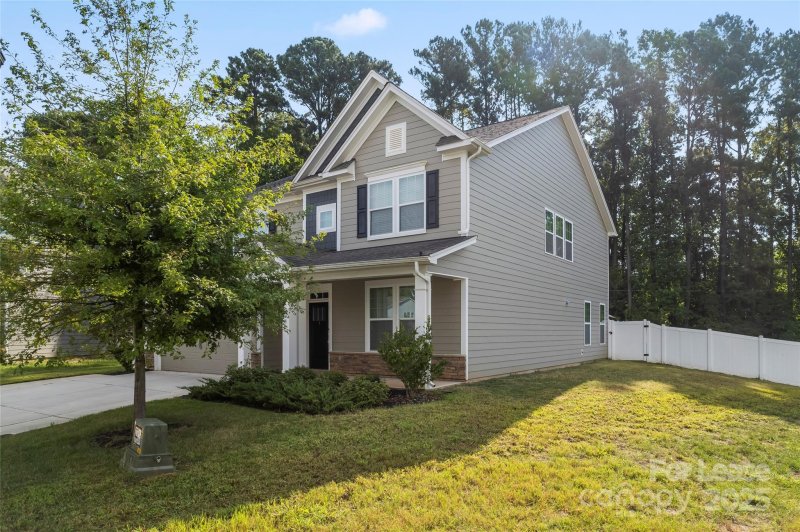 Property image 4 of 141 Hornbeam Lane in Atwater Landing, Mooresville, NC 28117