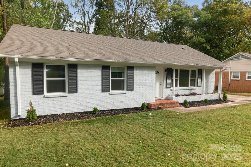 Pine Forest, Matthews Community