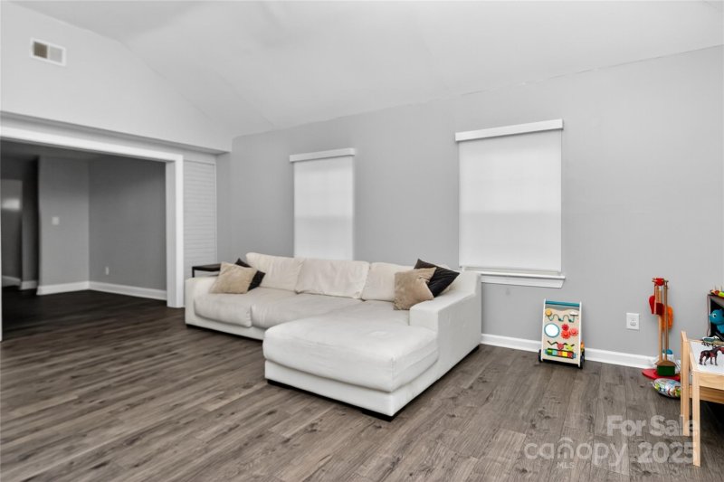 Property image 5 of 324 Clearbrook Road in Pine Forest, Matthews, NC 28105